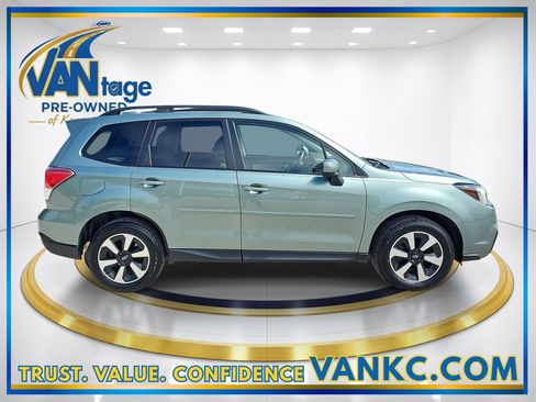 Used 2017 Subaru Forester 2.5i Premium AWD/4WD image 5