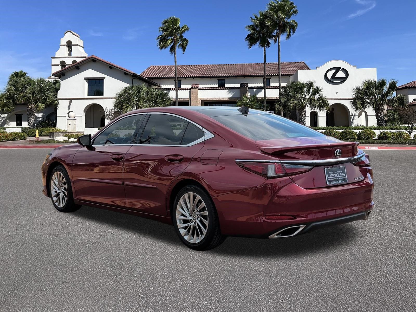 Used 2022 Lexus ES 350 Ultra Luxury w/ Accessory Package 2 FWD image 4
