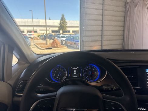 Used 2023 Chrysler Voyager LX image 23