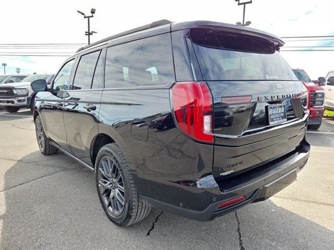Used 2025 Ford Expedition Platinum w/ Stealth Performance Package AWD/4WD image 4