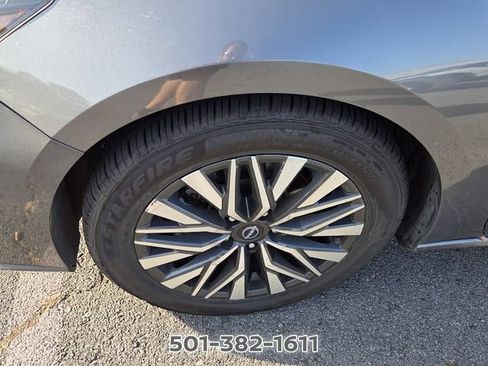Used 2024 Nissan Altima 2.5 SV FWD image 7
