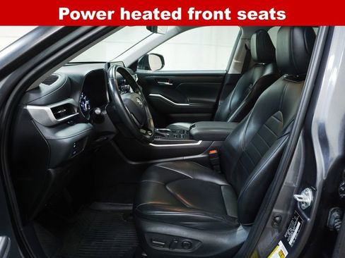 Used 2021 Toyota Highlander XLE AWD/4WD image 13