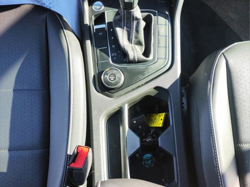 Used 2021 Volkswagen Tiguan SE image 20