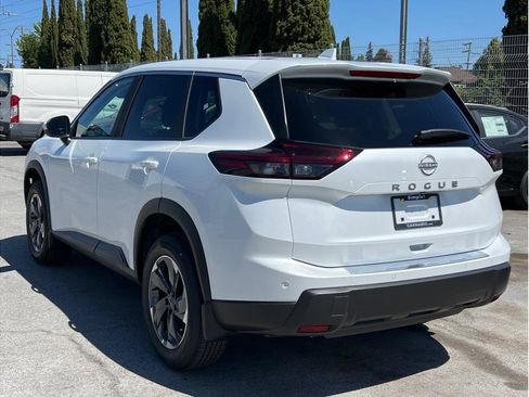 Used 2025 Nissan Rogue SV image 6