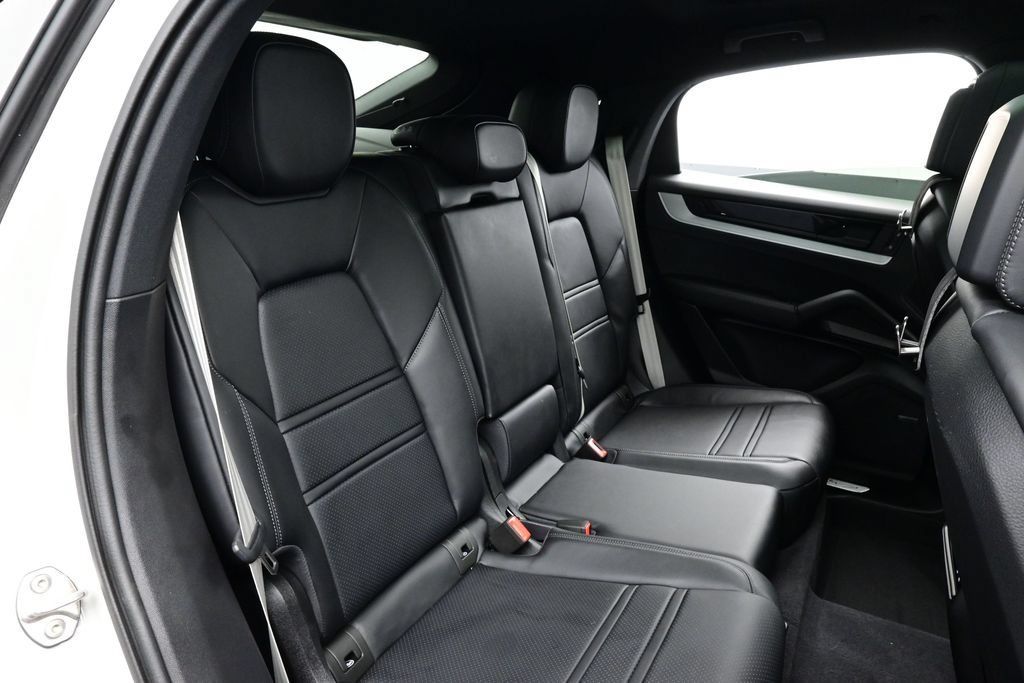 Certified 2024 Porsche Cayenne Coupe AWD/4WD image 17