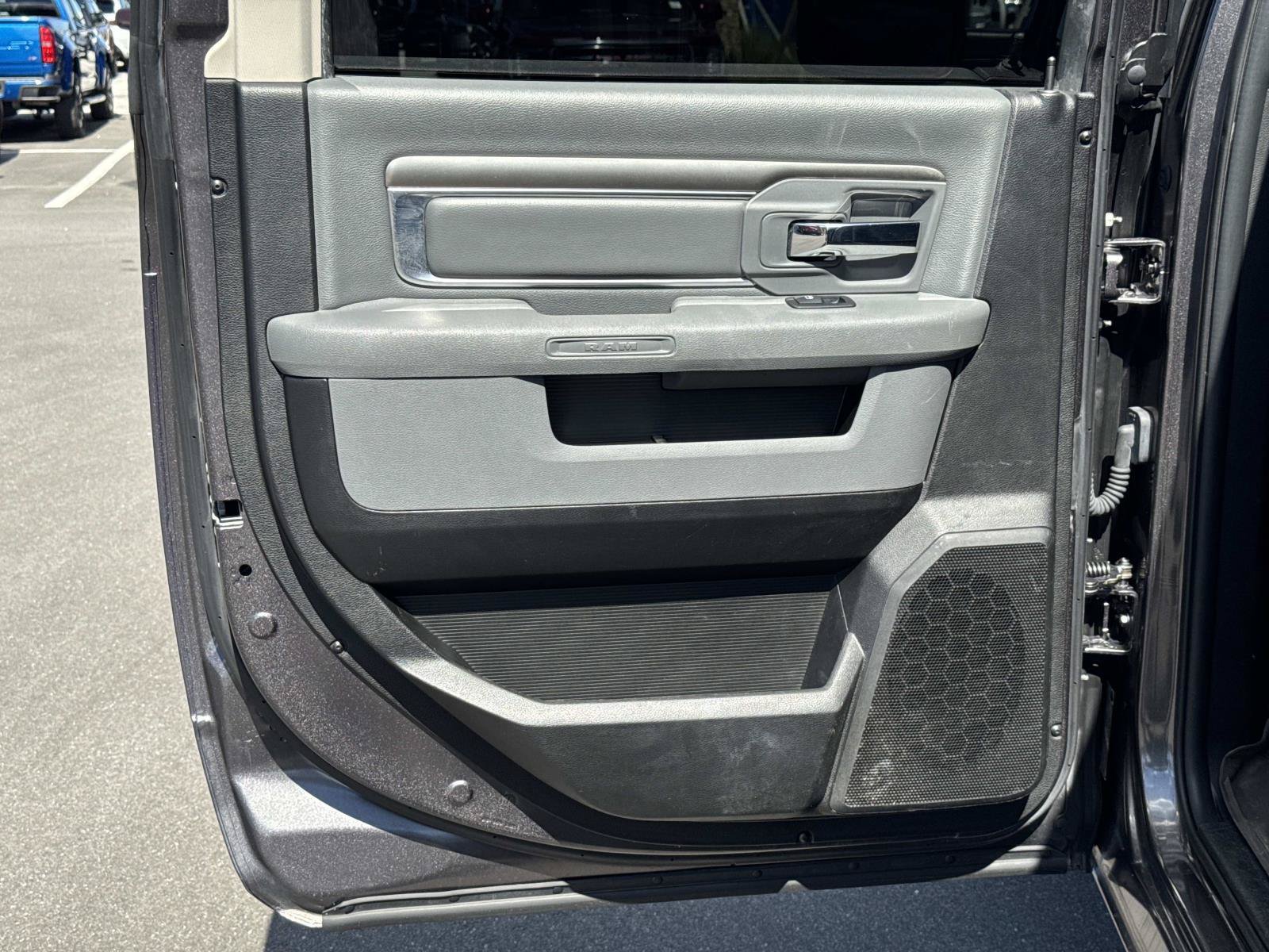 Used 2020 RAM 1500 Classic SLT AWD/4WD image 11