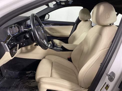 Used 2019 BMW 530i xDrive w/ Convenience Package image 17