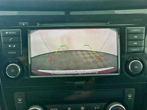Used 2018 Nissan Rogue SV FWD image 21