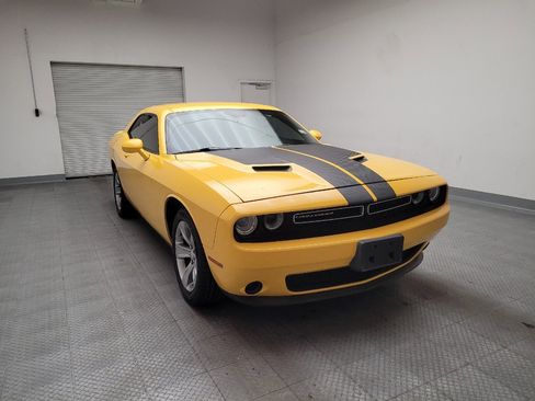 Used 2018 Dodge Challenger SXT image 14