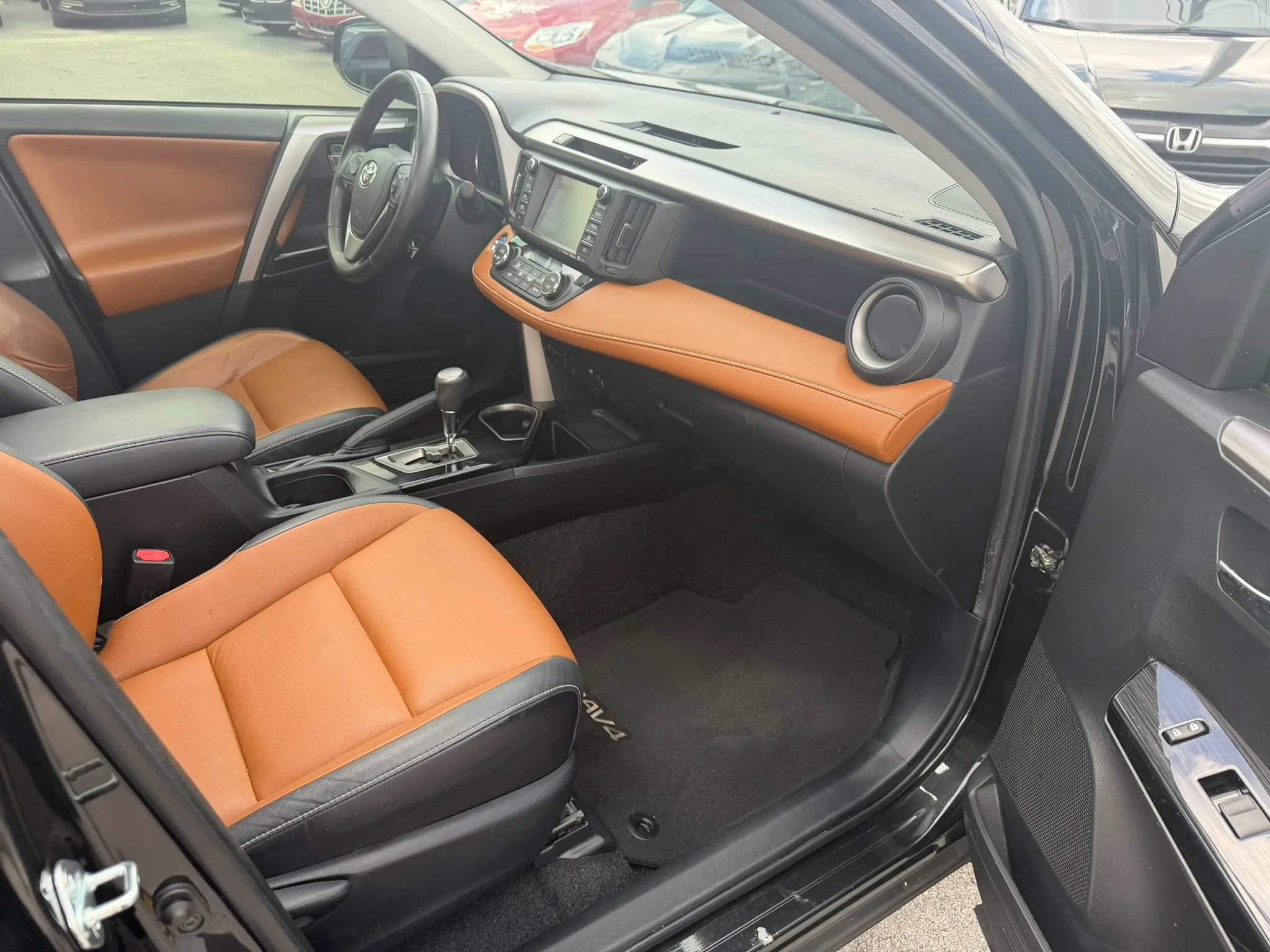Used 2018 Toyota RAV4 Limited AWD/4WD image 9