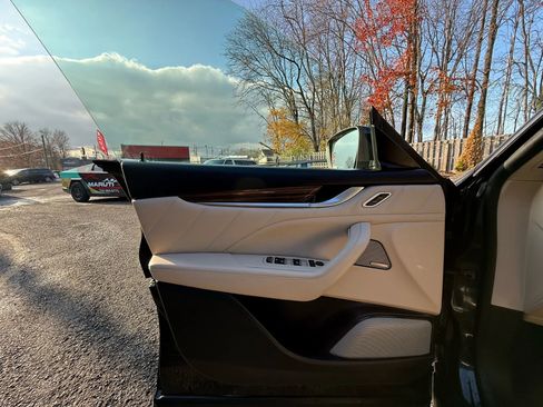 Used 2019 Maserati Levante GranLusso image 9