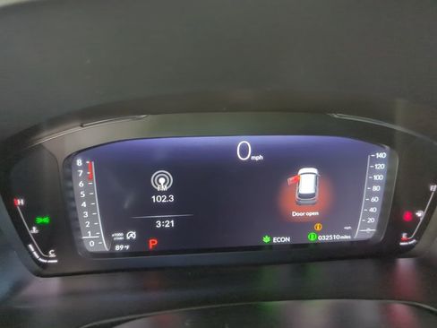 Used 2025 Honda Pilot Black Edition image 16