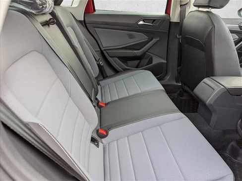 Certified 2025 Volkswagen Jetta SE w/ Sunroof Package FWD image 30