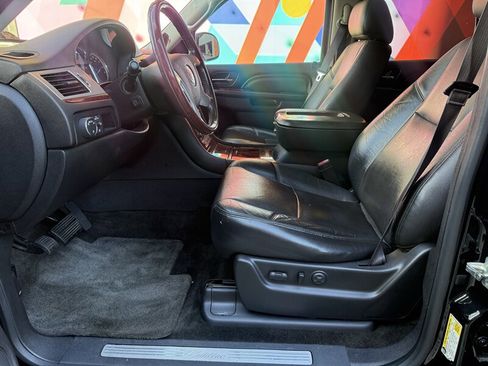 Used 2013 Cadillac Escalade Premium image 24