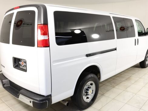 Used 2024 Chevrolet Express 3500 LT w/ LT Preferred Equipment Group RWD image 3