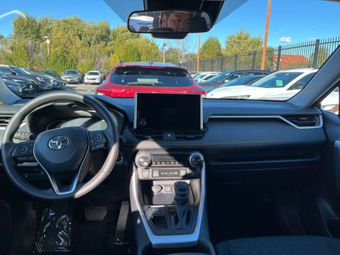 Used 2025 Toyota RAV4 XLE image 32