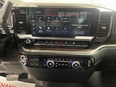 Used 2024 GMC Sierra 1500 SLE w/ Preferred Package image 16