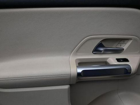 Used 2020 Mercedes-Benz GLB 250 w/ Premium Package image 14