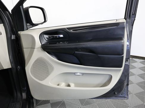 Used 2017 Dodge Grand Caravan SXT FWD image 24
