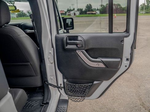 Used 2018 Jeep Wrangler Unlimited Sport S AWD/4WD image 18