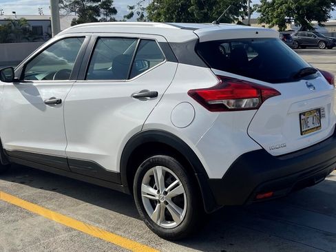 Used 2018 Nissan Kicks S FWD image 3