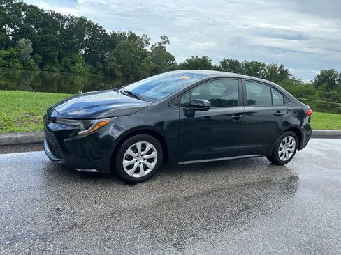 Used 2024 Toyota Corolla LE FWD image 2