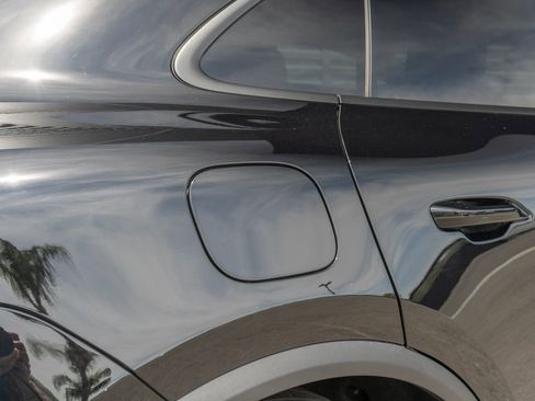 Used 2025 Porsche Macan Electric RWD image 15