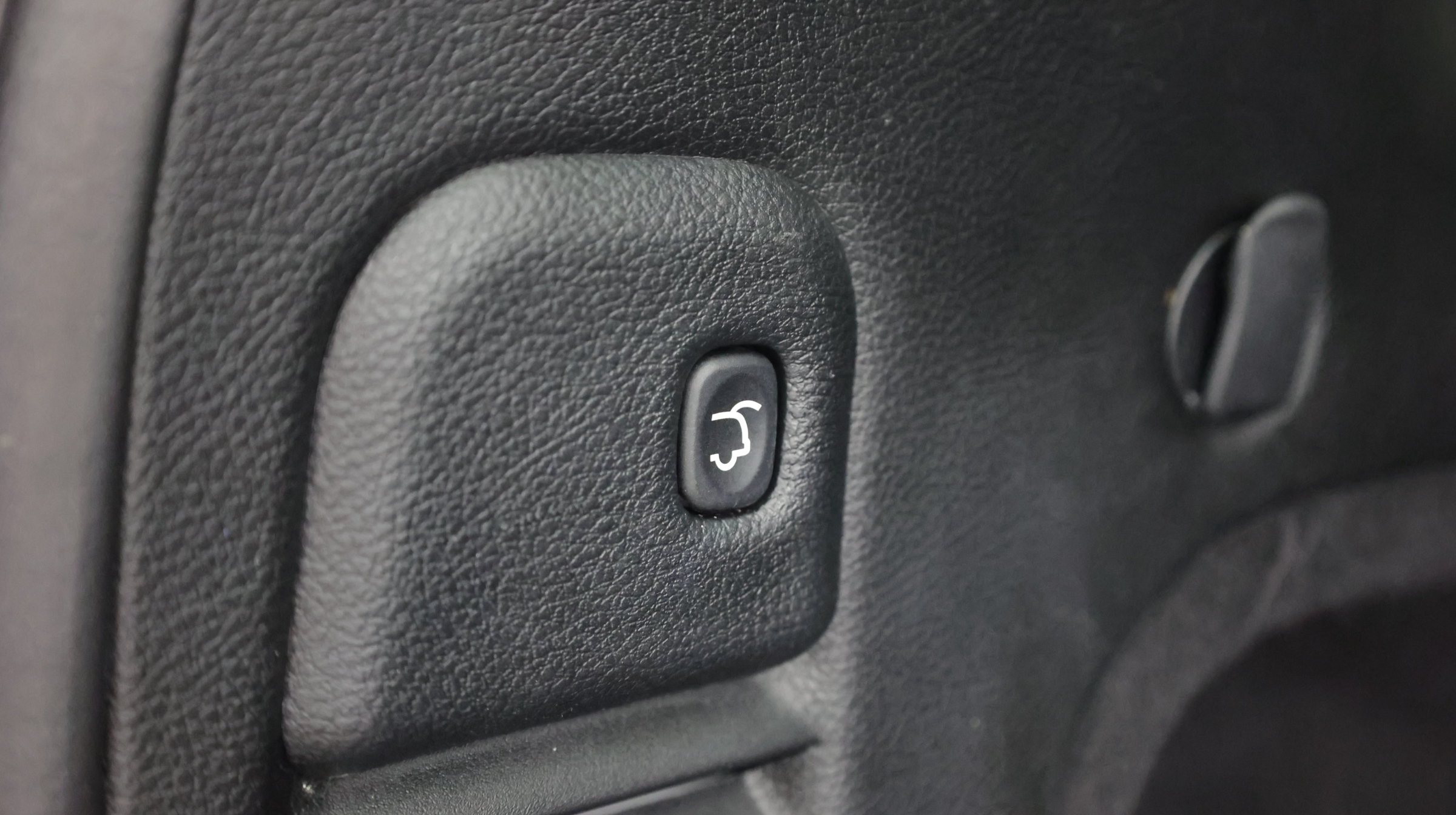 Used 2020 Jeep Grand Cherokee Overland RWD image 35