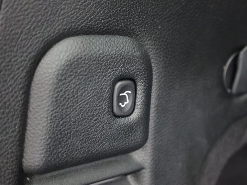 Used 2020 Jeep Grand Cherokee Overland RWD image 35
