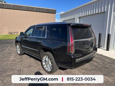 Used 2020 Cadillac Escalade Premium Luxury AWD/4WD image 7