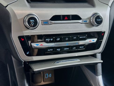 Used 2022 Ford Explorer XLT w/ Equipment Group 202A image 23