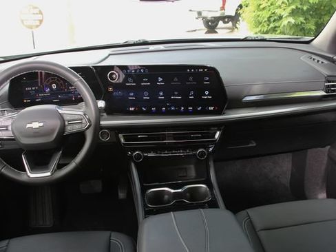 Used 2026 Chevrolet Traverse LT w/ Driver Confidence Package AWD/4WD image 36