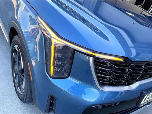 Used 2025 Kia Sorento EX image 29