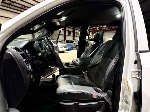 Used 2022 RAM 2500 Tradesman w/ Chrome Appearance Group AWD/4WD image 12