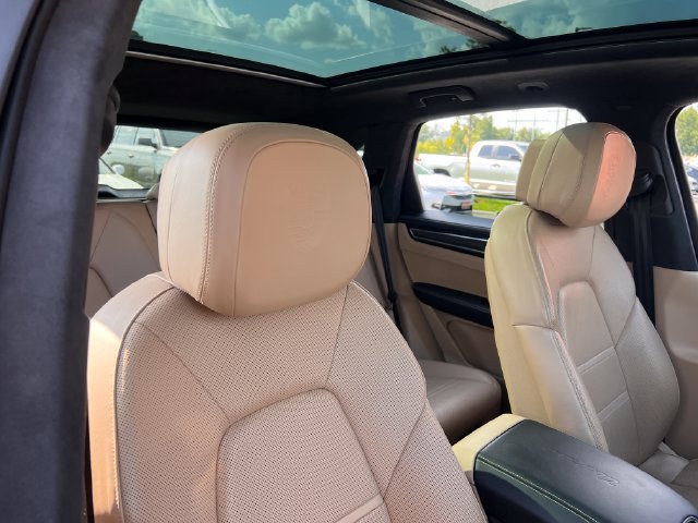 Used 2019 Porsche Cayenne Turbo AWD/4WD image 38