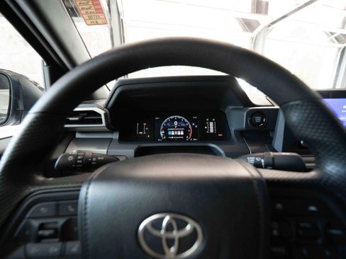 Used 2024 Toyota Tacoma SR5 image 15