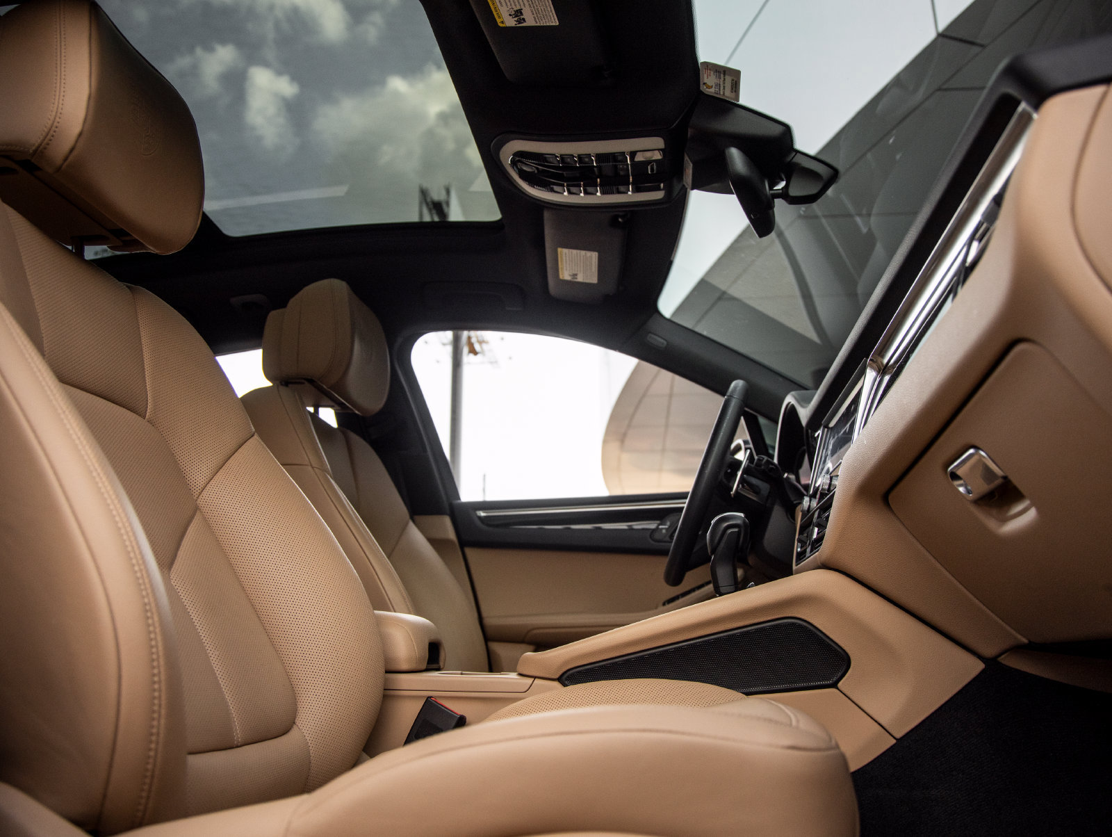 Certified 2024 Porsche Macan AWD/4WD image 44