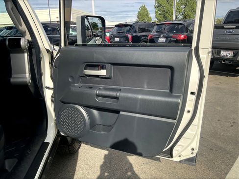 Used 2014 Toyota FJ Cruiser 4WD w/ Convenience Package image 24