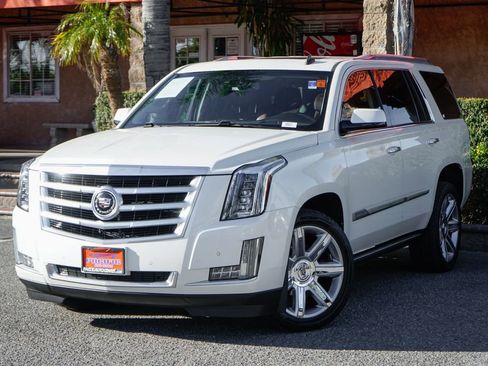 Used 2015 Cadillac Escalade Premium image 4