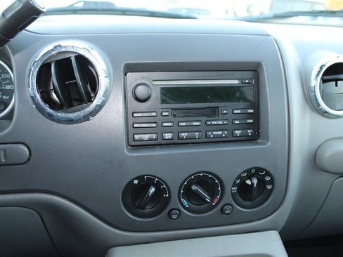 Used 2005 Ford Expedition XLT image 26