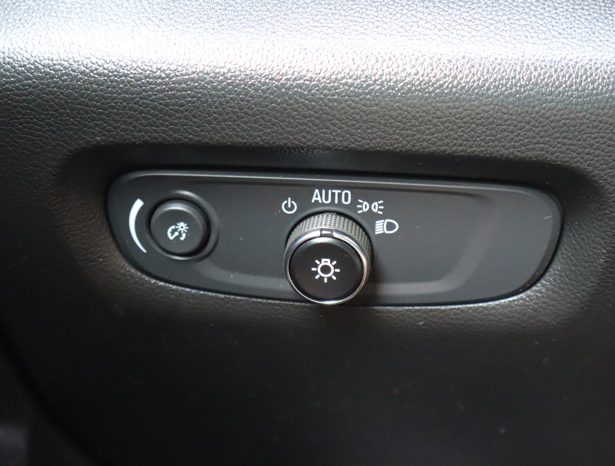 Used 2023 Chevrolet Traverse LT FWD image 21