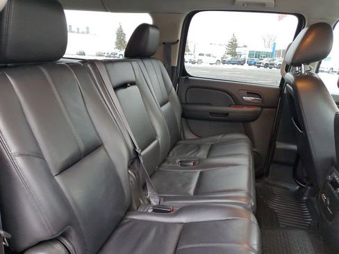 Used 2014 Chevrolet Suburban LT image 24