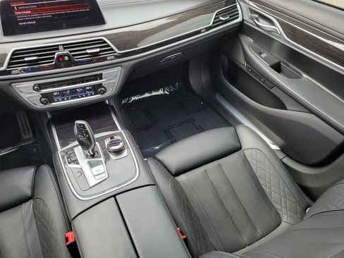 Used 2020 BMW 750i xDrive w/ Executive Package AWD/4WD image 11