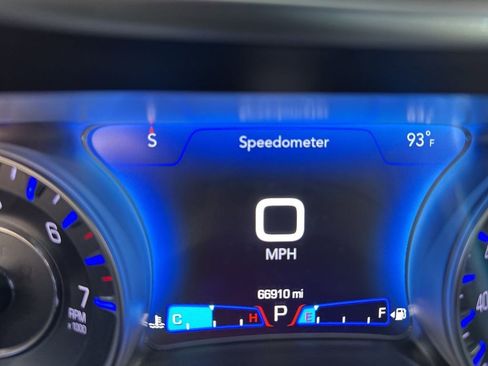 Used 2022 Chrysler 300 Touring L w/ Comfort Group RWD image 7