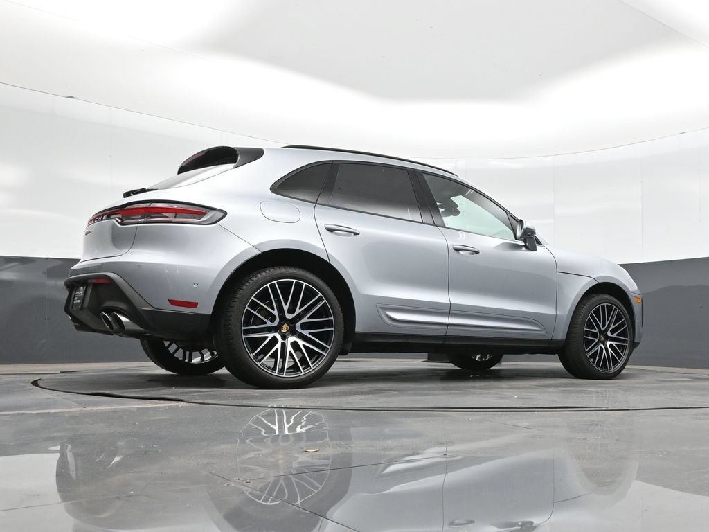 Certified 2024 Porsche Macan AWD/4WD image 30