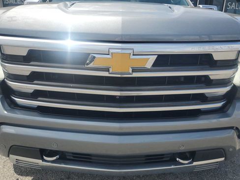 Used 2023 Chevrolet Silverado 1500 High Country w/ High Country Premium Package AWD/4WD image 12
