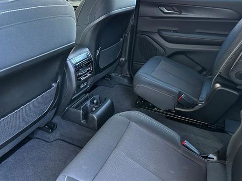 New 2025 Jeep Grand Cherokee L Laredo image 9