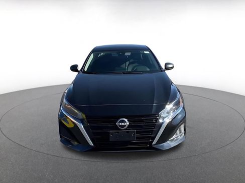 Used 2025 Nissan Altima 2.5 SV image 3