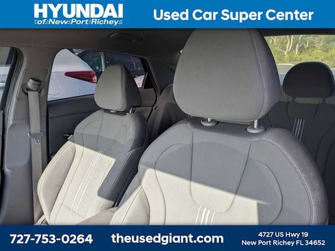 Used 2024 Hyundai Elantra SEL FWD image 3