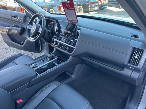 Certified 2025 Nissan Pathfinder SL w/ SL Premium Package image 24